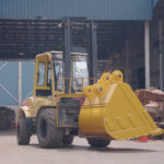 forklift-carrying-the-large-excavator-bucket