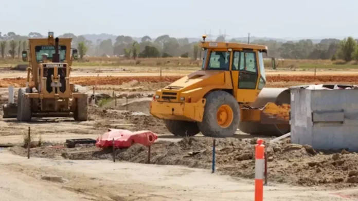 Heavy Equipment Financing Based on the Construction Season