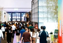 CIFF Shanghai 2026 concludes successfully. International attendance rises by 40.29%, strengthening CIFF Shanghaiโs global role in design and business Busy indoor exhibition hall with a dense crowd walking down a corridor between booths and colorful walls on the right.