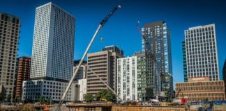  Garco Construction operates Link-Belt cranes around the clock in Seattle