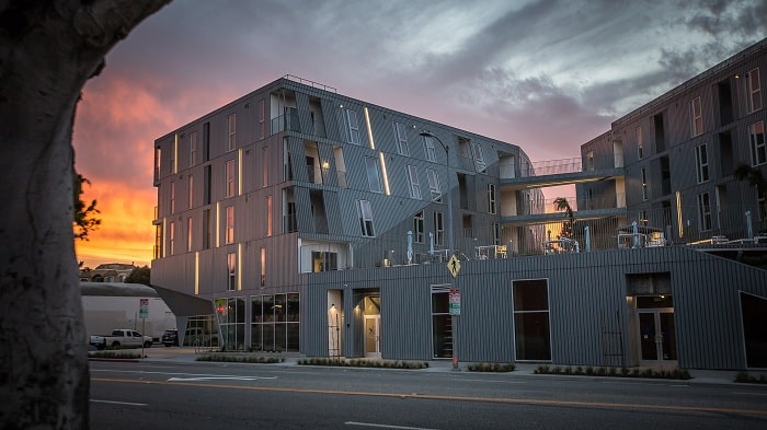 Suffolk constructs mixed-use building in western Los Angeles