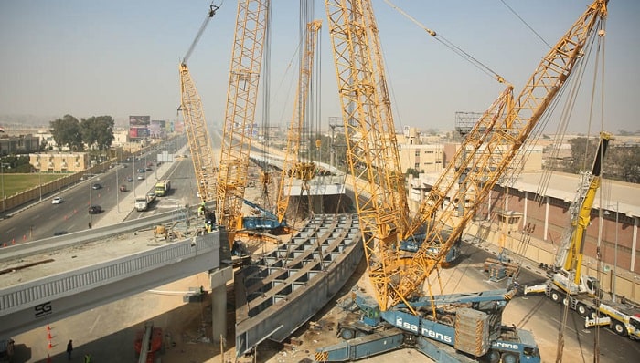 Sarens Lifting Beams on Iconic Al Hadarat Bridge Project in Cairo