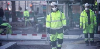 UK construction firms split over coronavirus shutdown 